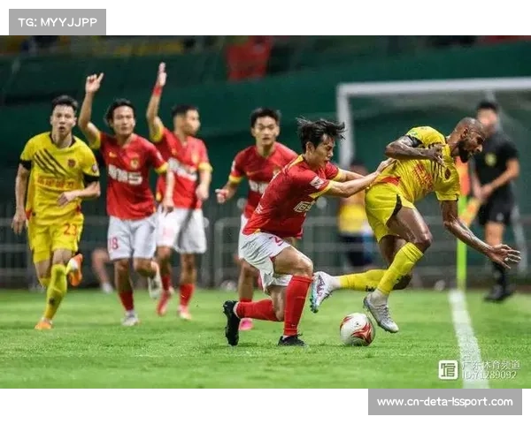 雨战中皮球滑脱，门将屡现扑救失误